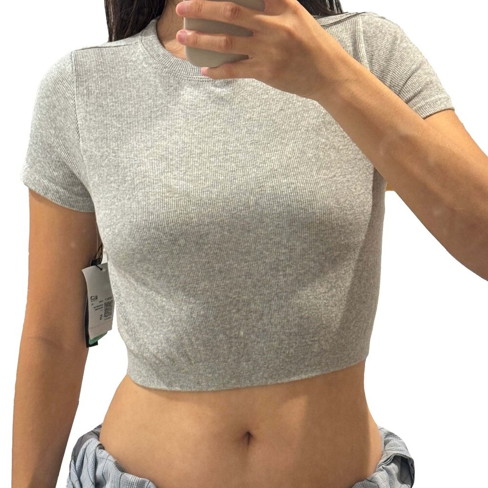 NWT Forever 21 Activewear Grey Cropped Short Sleeve Top Size Small